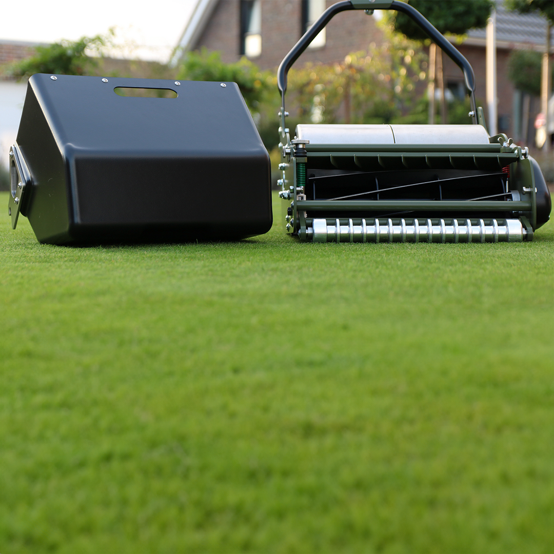 Manual reel mower with catcher deals