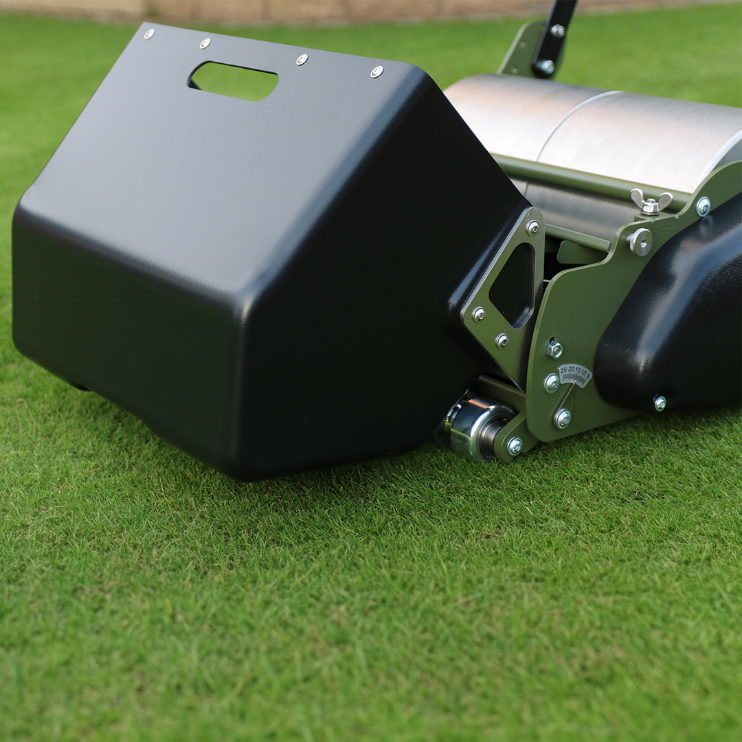 Manual reel online mower with catcher